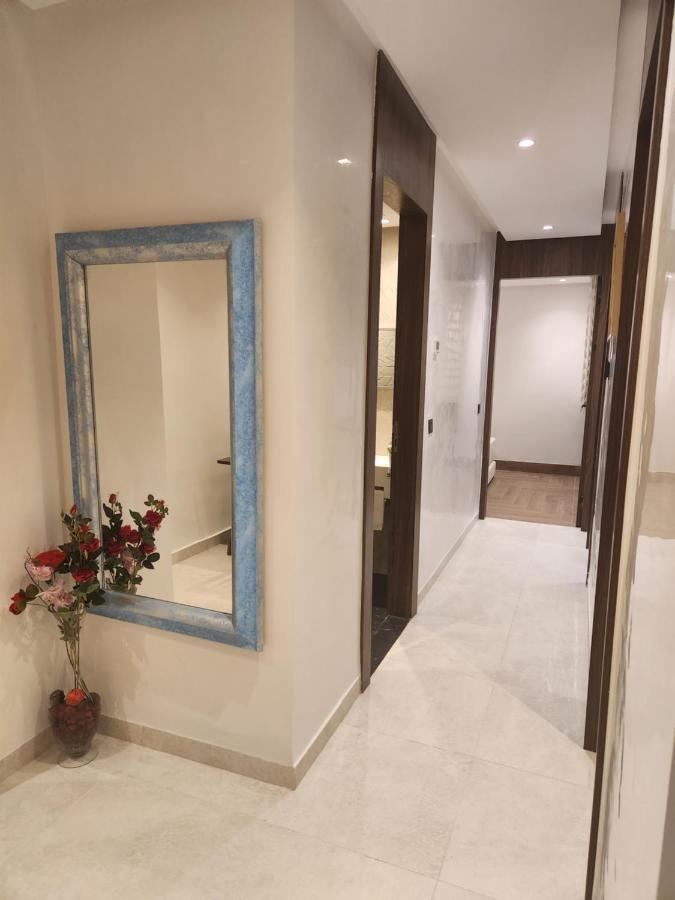 Modern Luxury Retreat: 2-Bedroom Apartment In The Heart Of Marrakech Маракеш Екстериор снимка