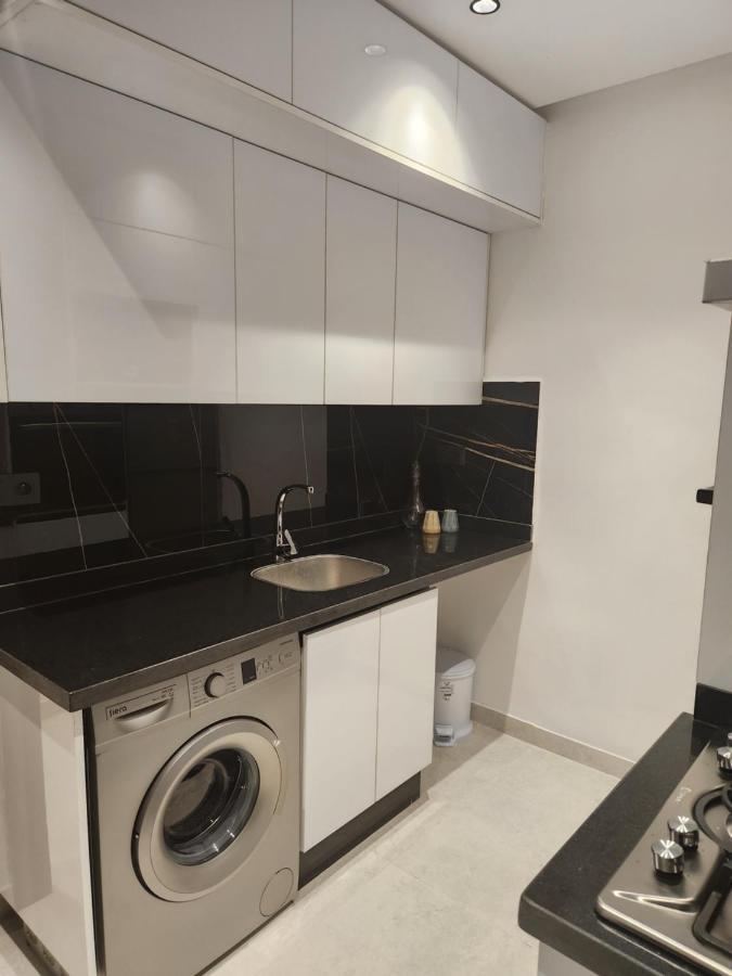 Modern Luxury Retreat: 2-Bedroom Apartment In The Heart Of Marrakech Маракеш Екстериор снимка