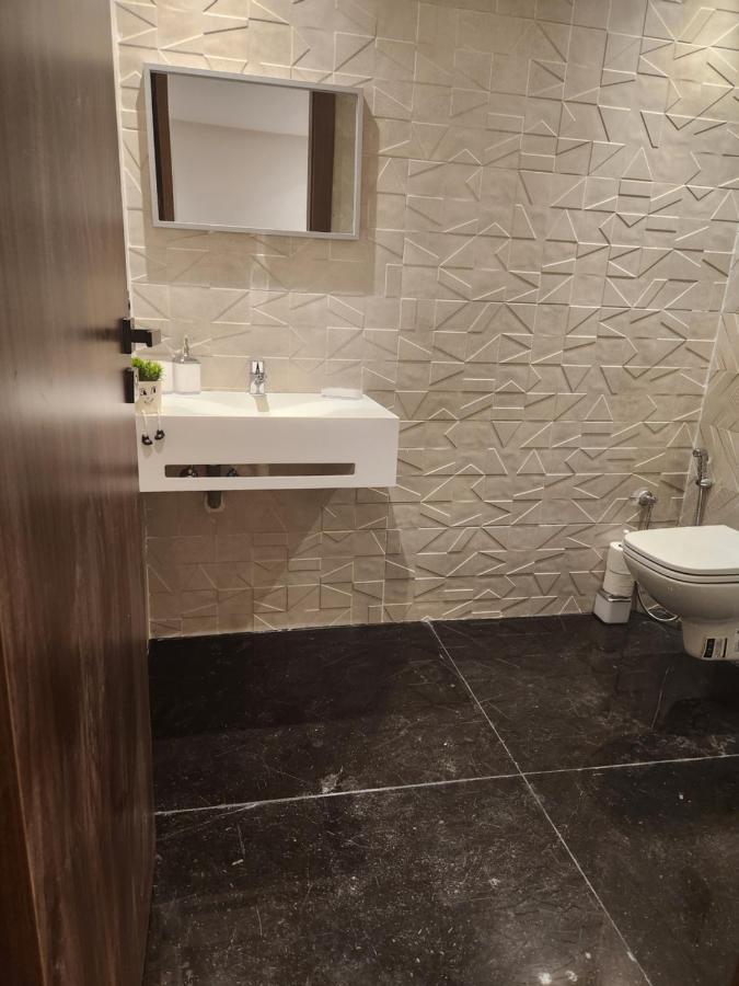 Modern Luxury Retreat: 2-Bedroom Apartment In The Heart Of Marrakech Маракеш Екстериор снимка