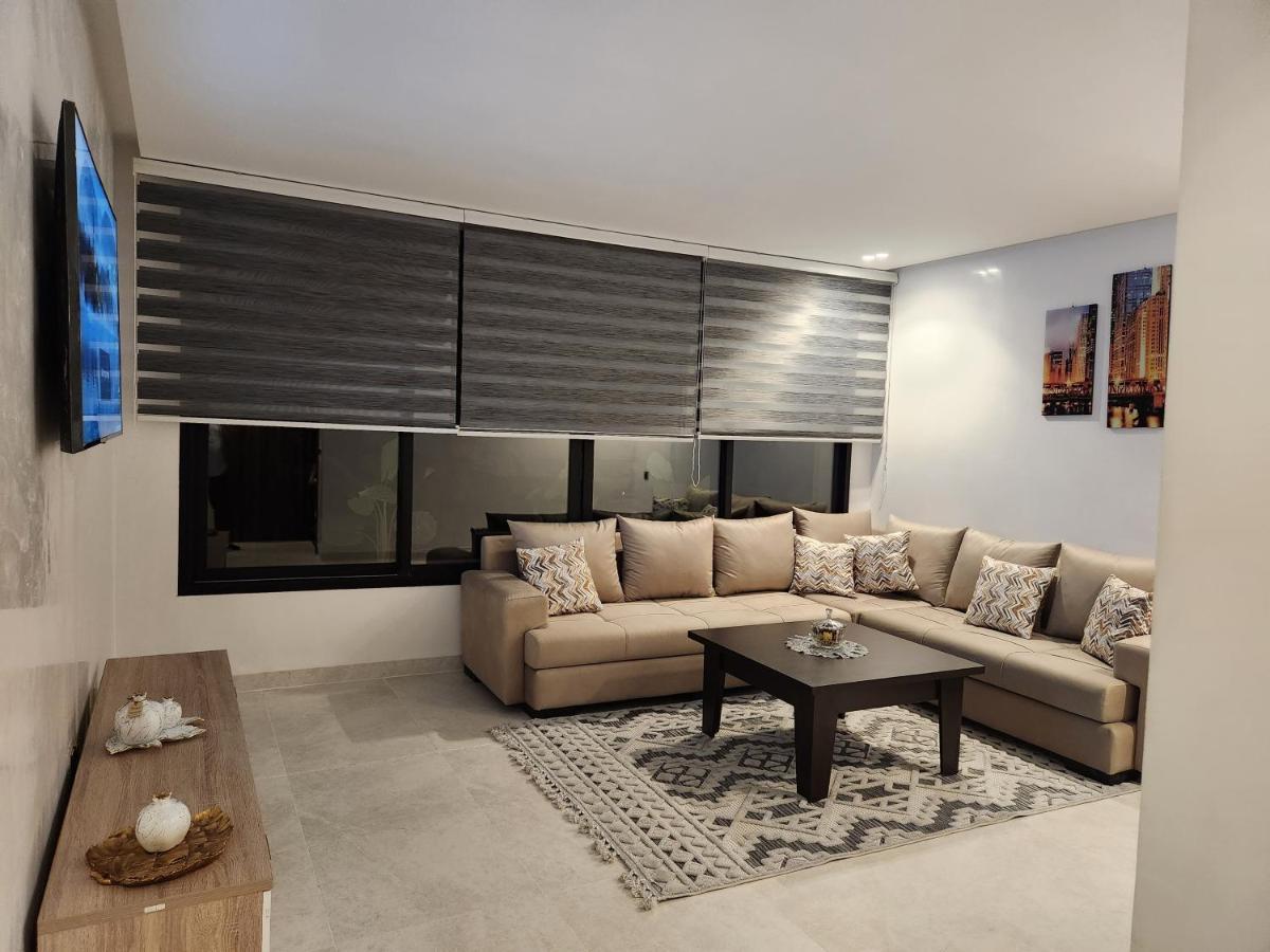 Modern Luxury Retreat: 2-Bedroom Apartment In The Heart Of Marrakech Маракеш Екстериор снимка