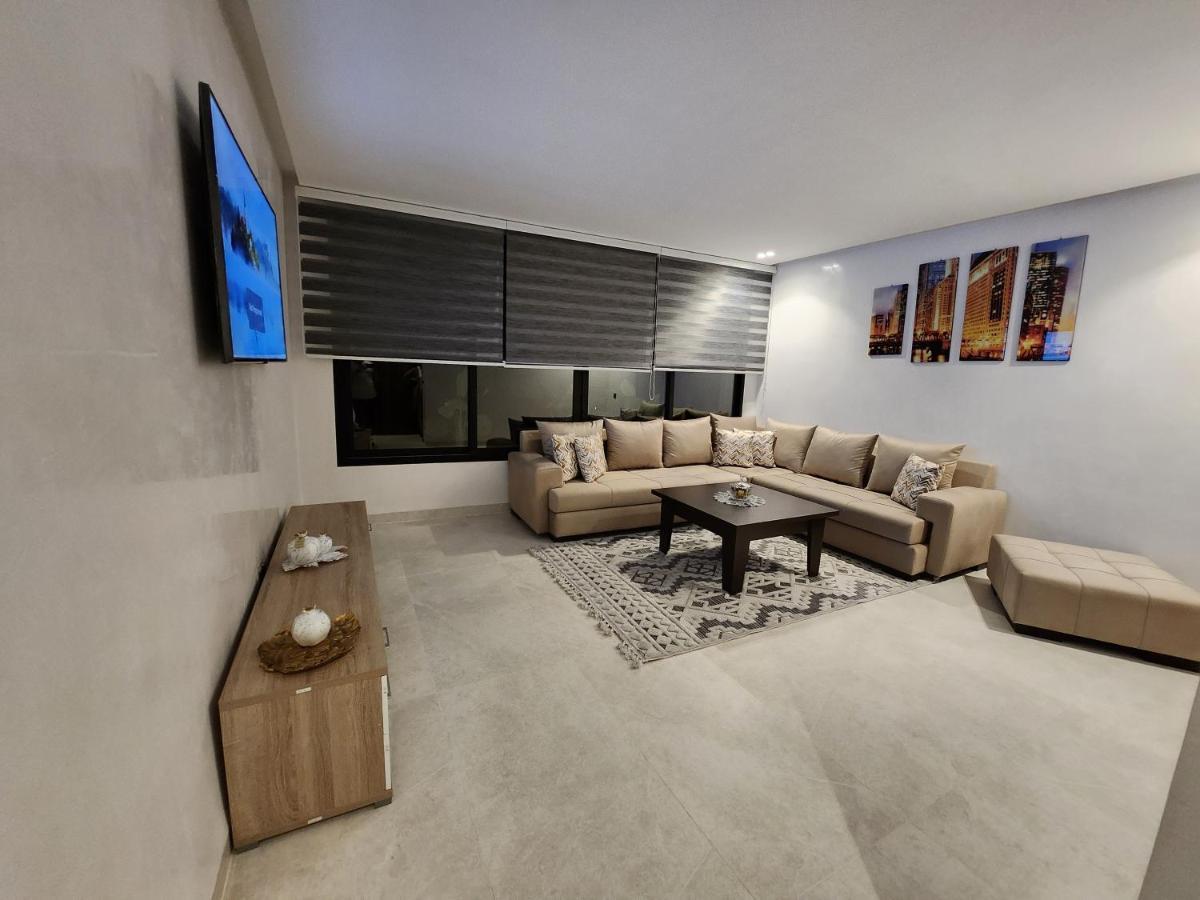 Modern Luxury Retreat: 2-Bedroom Apartment In The Heart Of Marrakech Маракеш Екстериор снимка