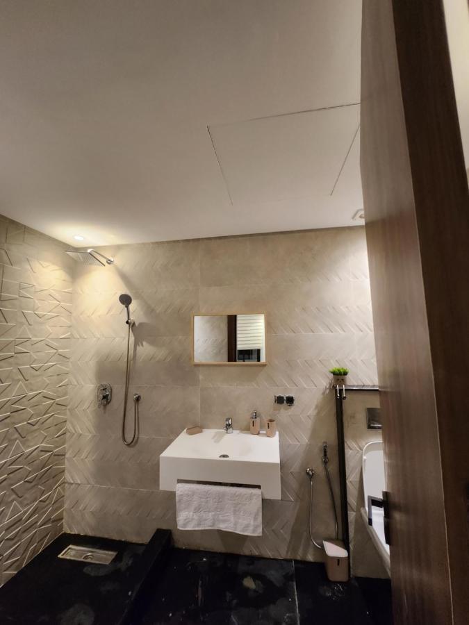 Modern Luxury Retreat: 2-Bedroom Apartment In The Heart Of Marrakech Маракеш Екстериор снимка
