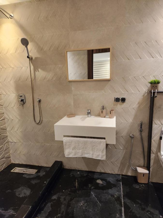 Modern Luxury Retreat: 2-Bedroom Apartment In The Heart Of Marrakech Маракеш Екстериор снимка